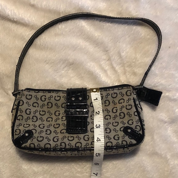 Small Guess Purse - Picture 4 of 5